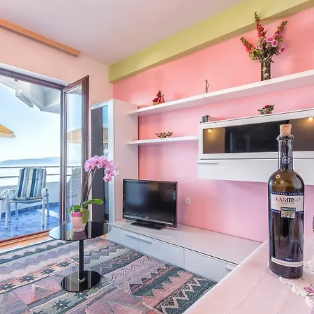 Roses & Wellness Apartment Icici