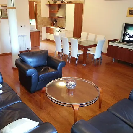 Roses & Wellness Apartment Icici